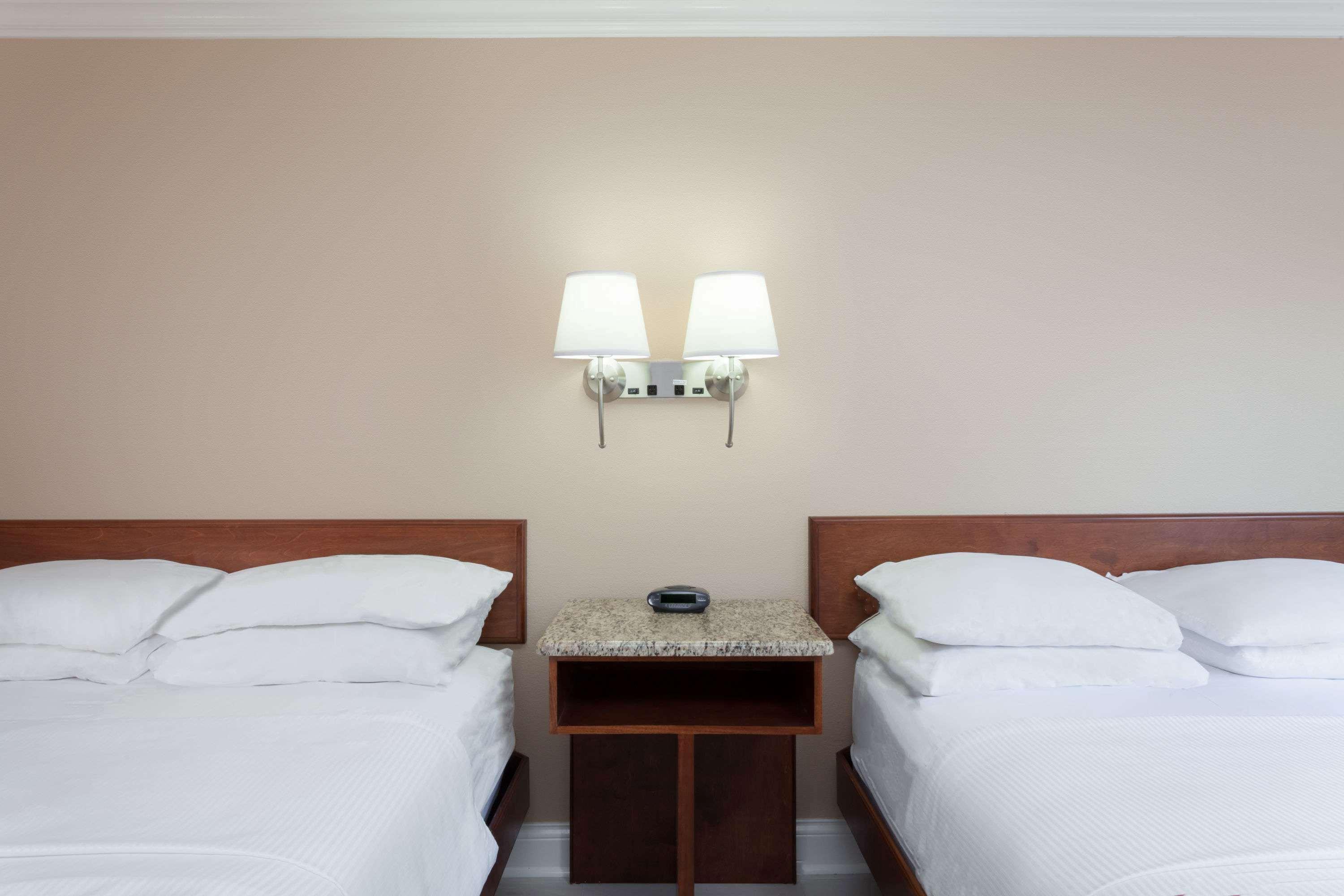 מלון Super 8 By Wyndham אוונסבורו מראה חיצוני תמונה