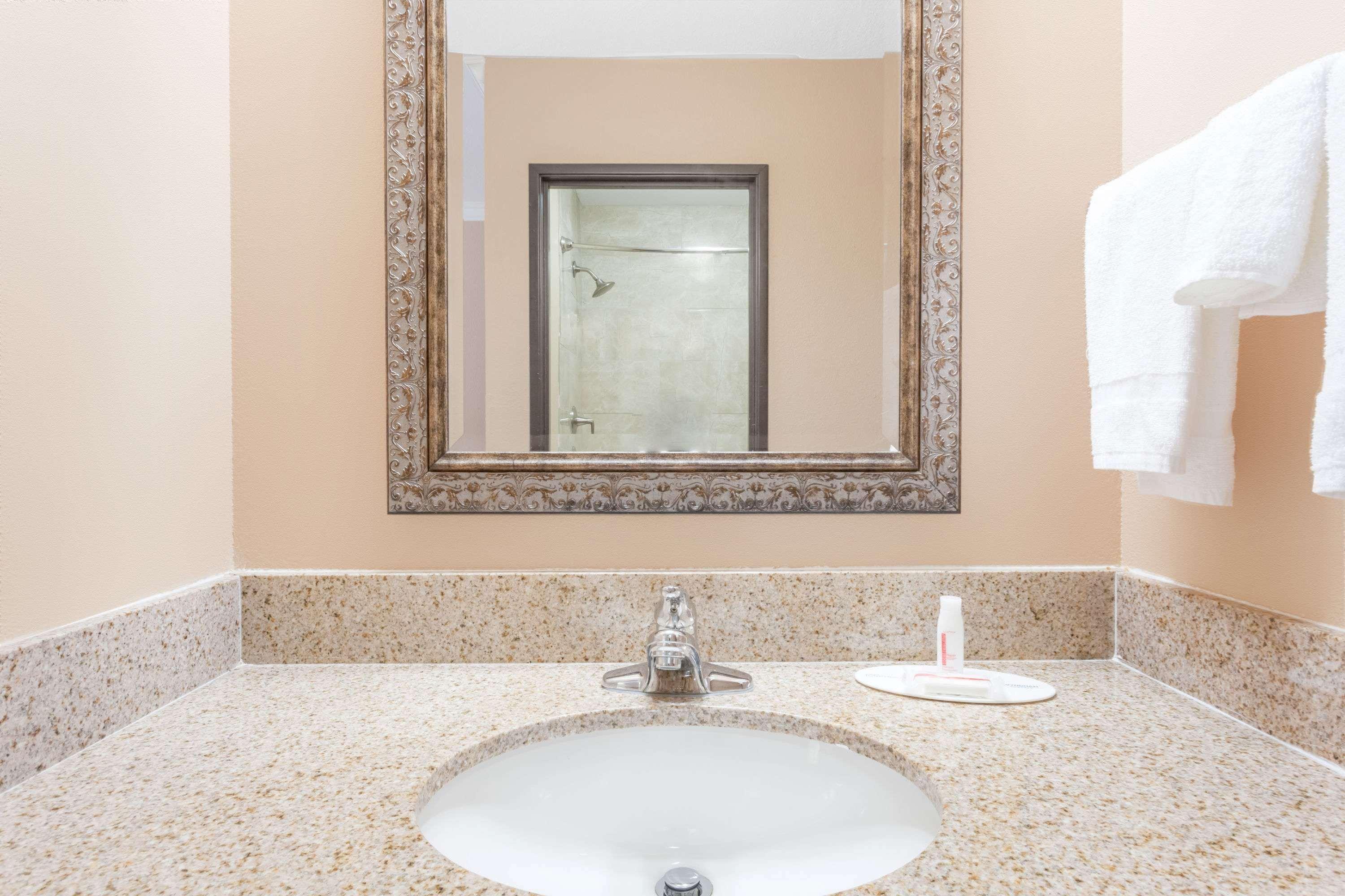 מלון Super 8 By Wyndham אוונסבורו מראה חיצוני תמונה